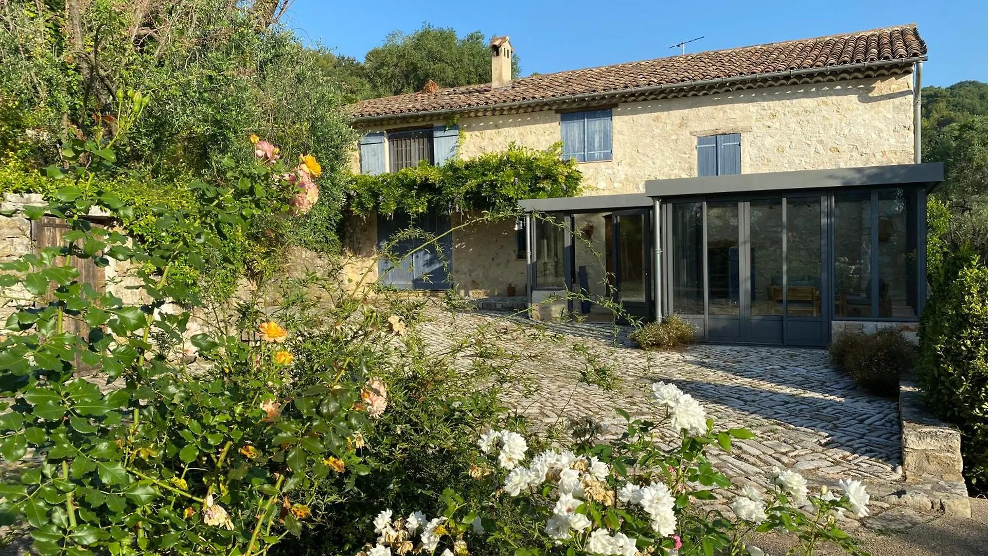 Guest House With Tennis Court Le Rouret