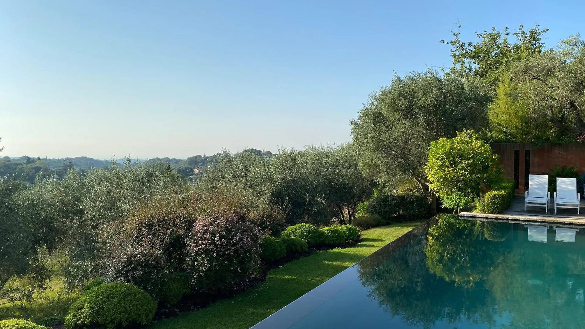 Guest House With Tennis Court Le Rouret France